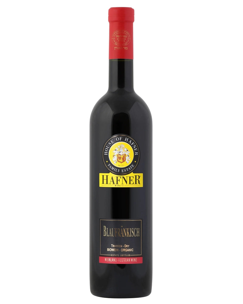 Hafner Blaufränkisch Réserve 2022 Rotwein in einer Weinflasche auf einem Holztisch, detaillierte Etikette sichtbar