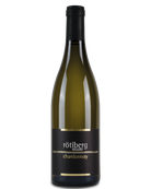 Weißwein Chardonnay 2024 von Rötiberg Kellerei, AOC Schaffhausen, in einer Flasche auf einem Weingarten.